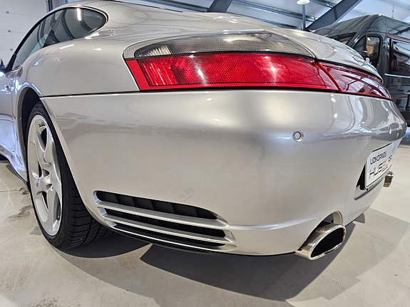 Porsche 911 Carrera 4S 10 of 19
