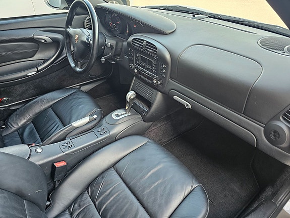 Porsche 911 Carrera 4S 12 of 19