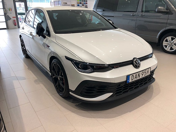 Volkswagen Golf VIII 15 of 19