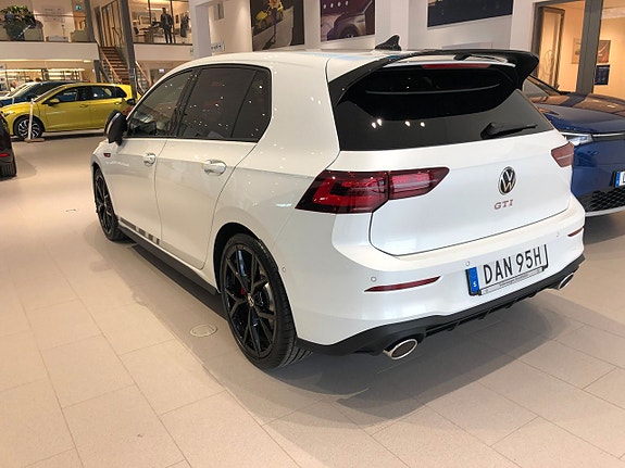 Volkswagen Golf VIII 16 of 19
