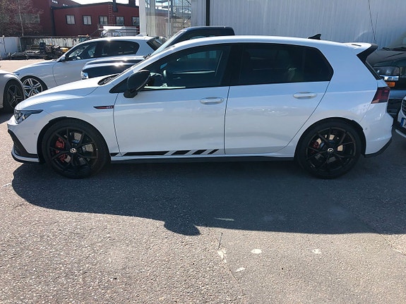 Volkswagen Golf VIII 10 of 19