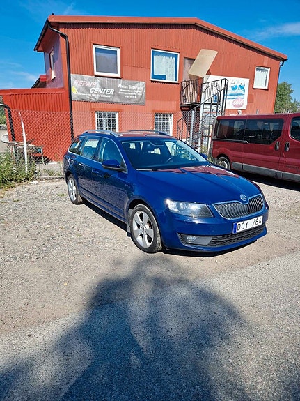 Skoda Octavia 2 of 5