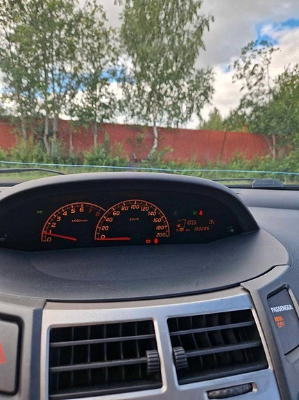 Toyota Yaris 4 of 10