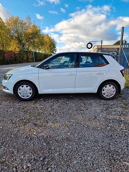Skoda Fabia 2 of 12