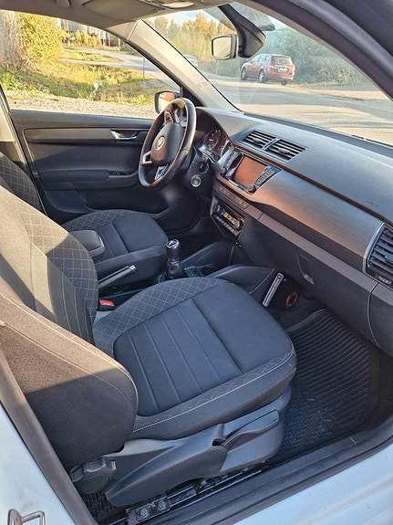 Skoda Fabia 10 of 12