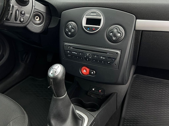Renault Clio 17 of 18