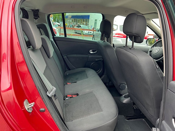 Renault Clio 14 of 18
