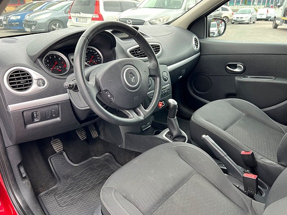 Renault Clio 8 of 18