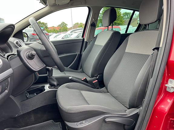 Renault Clio 12 of 18