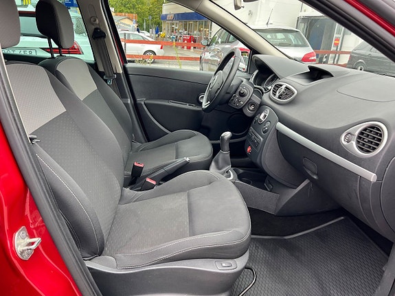 Renault Clio 13 of 18