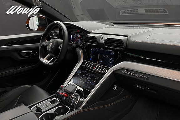 Lamborghini Urus 14 of 26