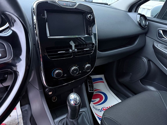 Renault Clio 19 of 22