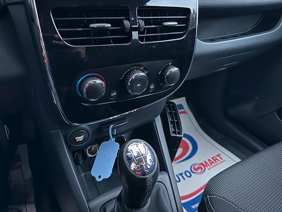 Renault Clio 22 of 22