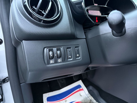Renault Clio 18 of 22