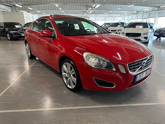 Volvo S60 2 of 5