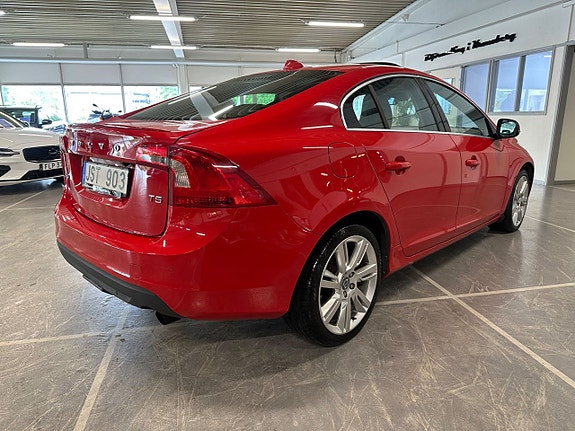 Volvo S60 3 of 5