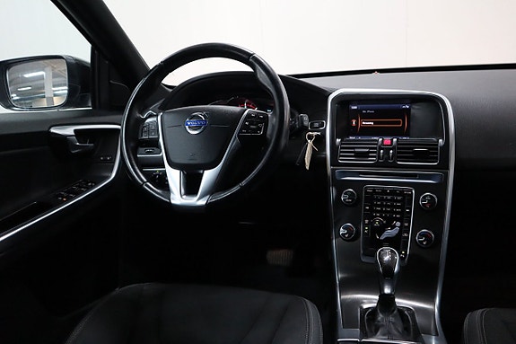 Volvo XC60 12 of 18