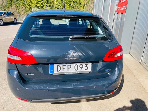 Peugeot 308 SW 3 of 5
