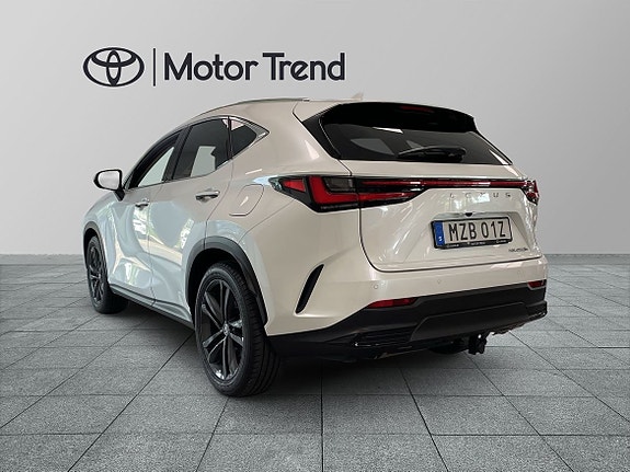 Lexus NX450h+ 2 of 23