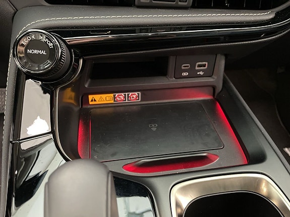 Lexus NX450h+ 18 of 23