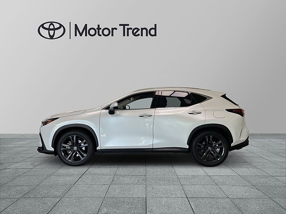 Lexus NX450h+ 3 of 23