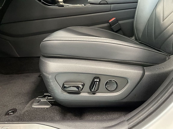 Lexus NX450h+ 14 of 23