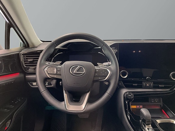Lexus NX450h+ 10 of 23