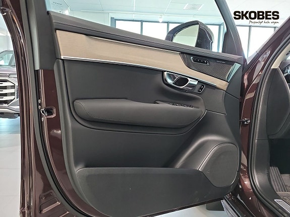 Volvo XC90 15 of 18