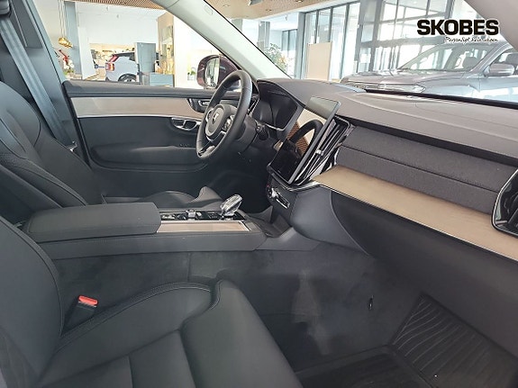 Volvo XC90 11 of 18