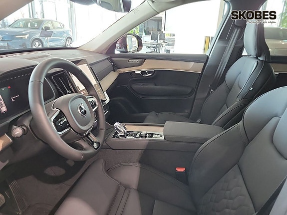 Volvo XC90 8 of 18