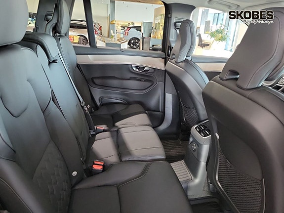 Volvo XC90 10 of 18