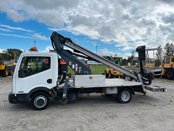 Nissan Cabstar 6 of 19