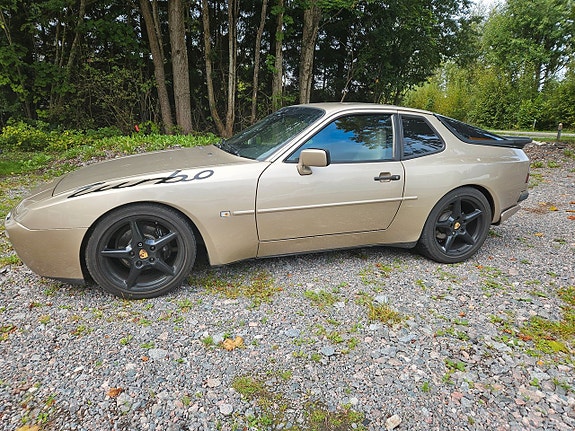 Porsche 944