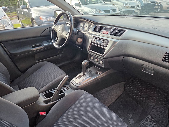 Mitsubishi Lancer 7 of 12