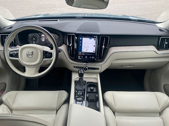 Volvo XC60 10 of 23