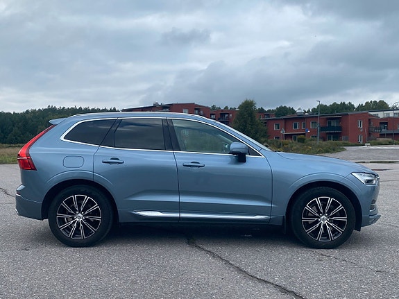 Volvo XC60 2 of 23