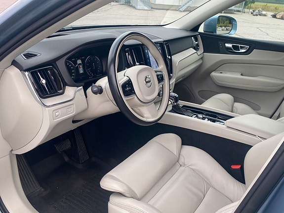 Volvo XC60 16 of 23