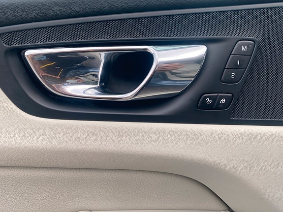 Volvo XC60 17 of 23