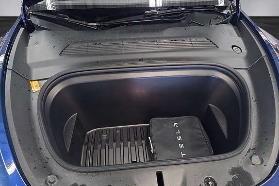 Tesla Model Y 16 of 16