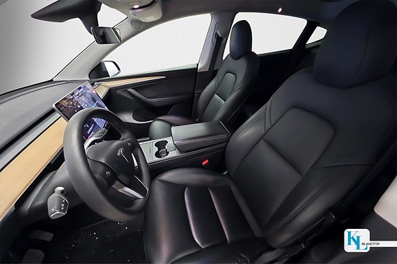 Tesla Model Y 6 of 16