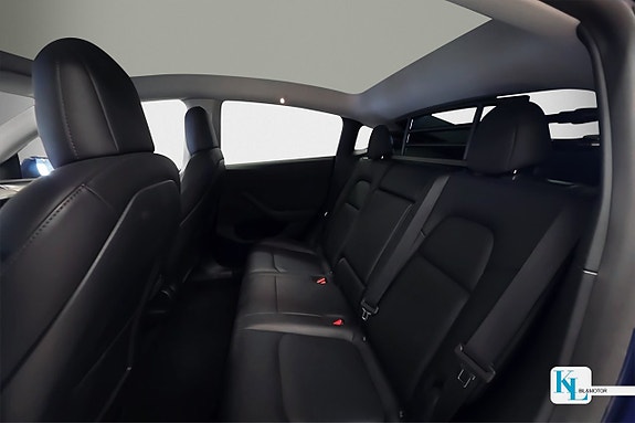 Tesla Model Y 7 of 16