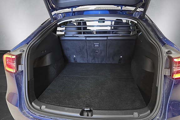 Tesla Model Y 8 of 16