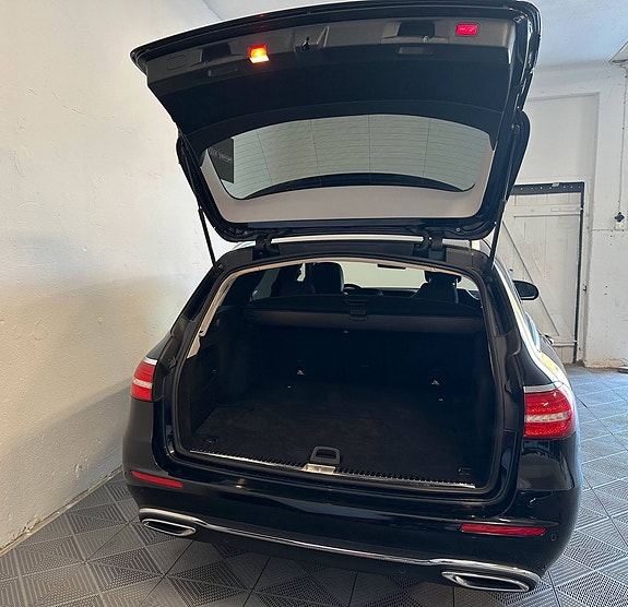 Mercedes-Benz E220 20 of 20