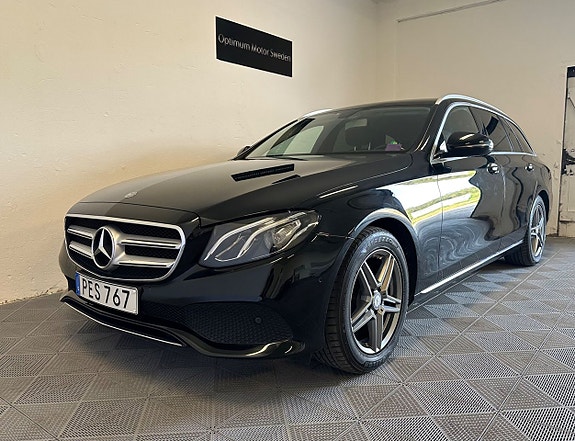 Mercedes-Benz E220 3 of 5
