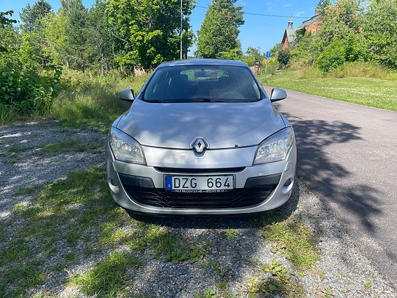 Renault Megane III 2 of 10