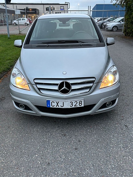 Mercedes-Benz B180 8 of 11