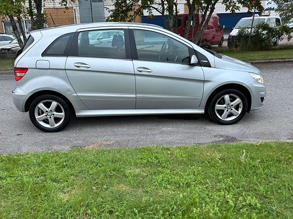 Mercedes-Benz B180 5 of 5