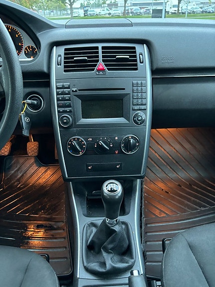 Mercedes-Benz B180 10 of 11
