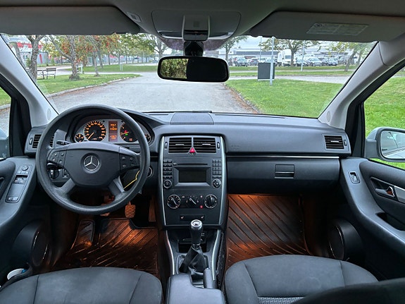 Mercedes-Benz B180 9 of 11
