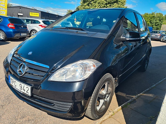 Mercedes-Benz A180 4 of 5